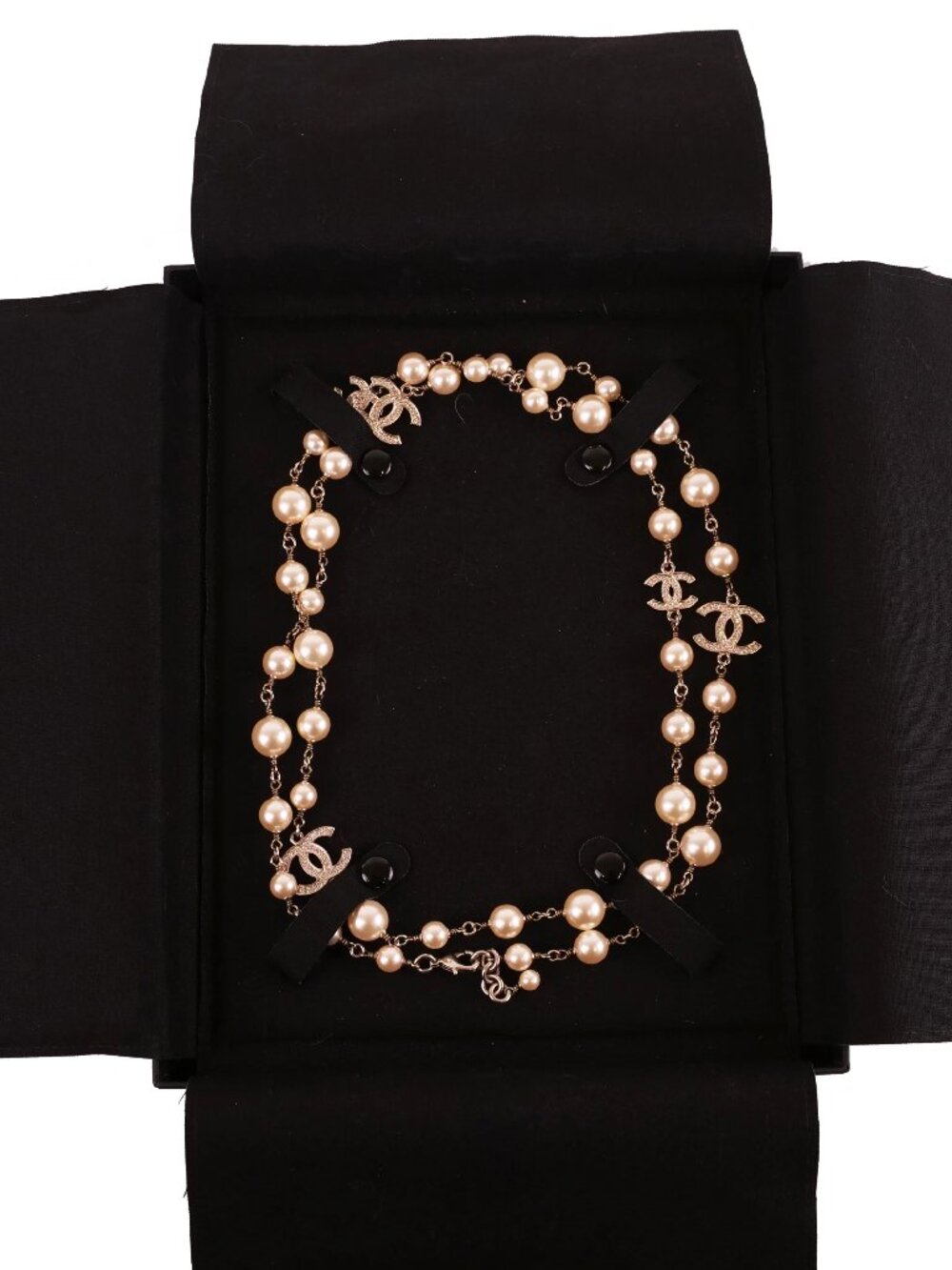 Chanel Classic Pearl 5 Motif Strand CC Crystal Inlay Necklace
